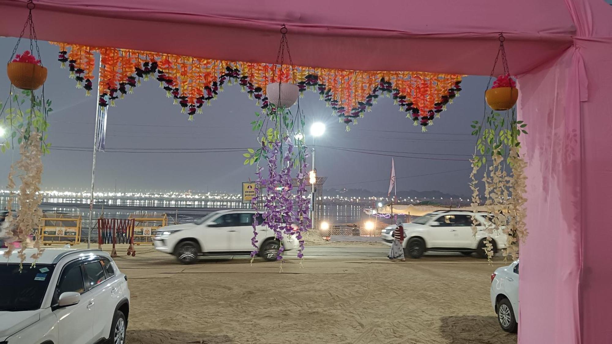 Mahakumbh Luxury Cottage Allāhābād Junction Dış mekan fotoğraf